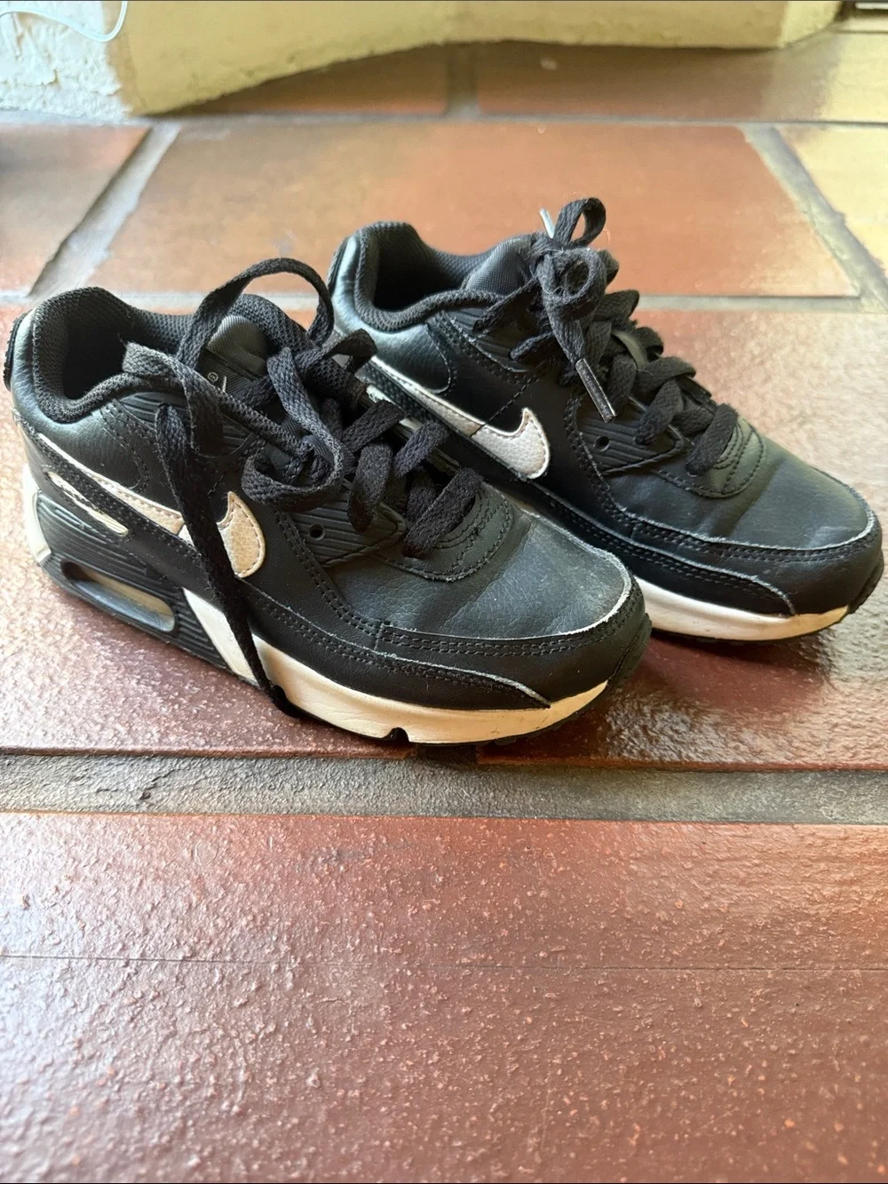 Kids Black Athletic Sneakers with White Accents 1y 🖤